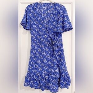 ⭐️5/$25⭐️ Blue Floral Waist Tie Dress